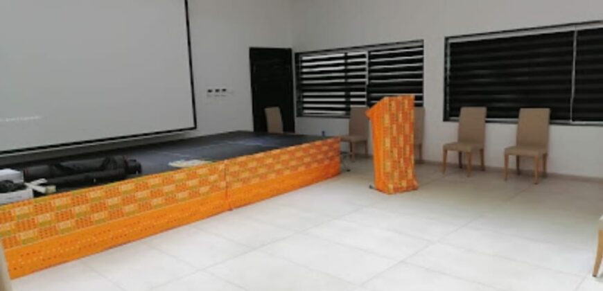 SALLE DE  200.000 PLACES