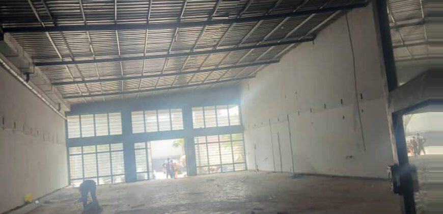 ENTREPÔT 900 m² | ZONE 4